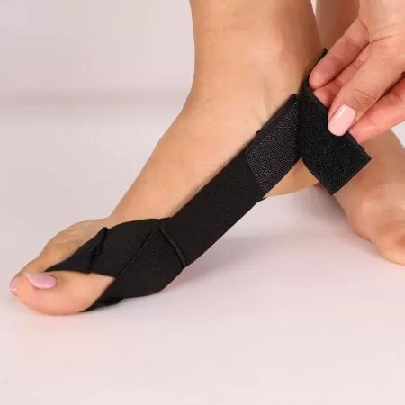 Вальгусная шина для большого пальца стопы Крейт F-701 отводящая, тканевая Вальгусная шина для большого пальца стопы Крейт F-701 отводящая, тканевая