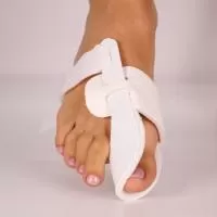 Вальгусная шина для большого пальца стопы Крейт F-700 отводящая, пластиковая Вальгусная шина для большого пальца стопы Крейт F-700 отводящая, пластиковая