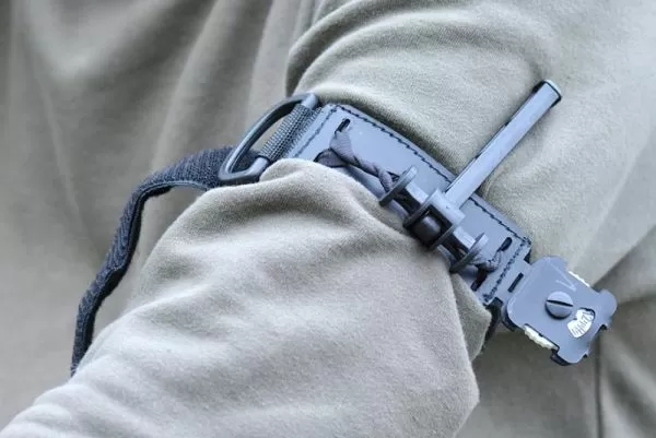 Жгут кровоостанавливающий ЖВ-01-Медплант с циферблатом (вид сложения 1) (турникетный жгут) Жгут кровоостанавливающий ЖВ-01-Медплант с циферблатом (вид сложения 1) (турникетный жгут)