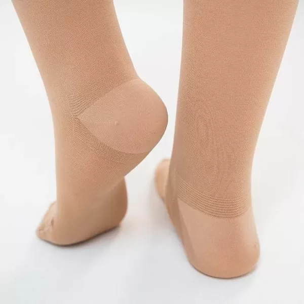 Чулки компрессионные Evolution ТК.931 унисекс 1 класс компрессии с закрытым носком и гладкой резинкой цвет бежевый