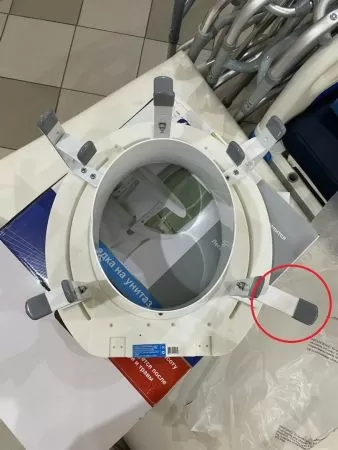 Насадка на унитаз Barry 10545 c регулировкой высоты, дефект крепления