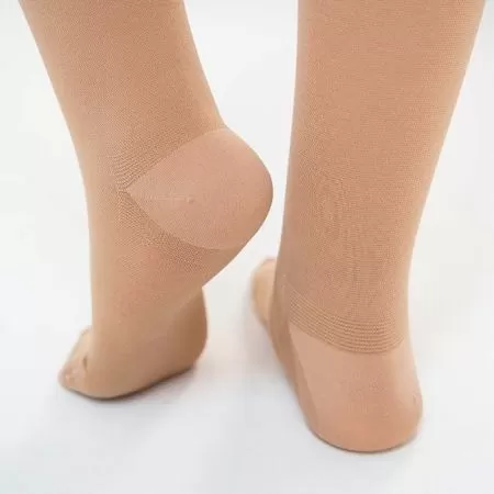 Чулки компрессионные Evolution ТК.931 унисекс 2 класс компрессии с закрытым носком и гладкой резинкой на широкое бедро цвет бежевый