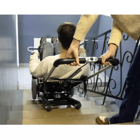 Кресло-коляска с электроприводом и лестничным подъемником MET LIFTER 2, артикул 21095, ширина сиденья 41 см, колеса пневматические