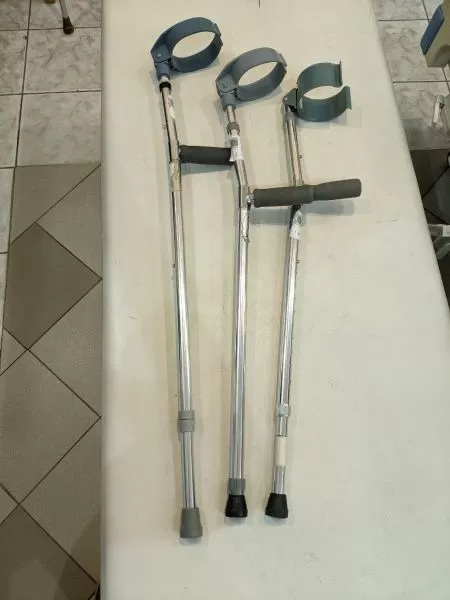 Костыль-канадка с захватом б/у, шт