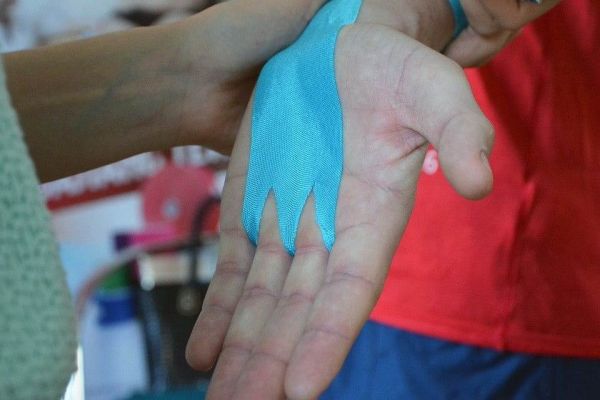 Кинезио-тейп шелковый BBalance BBTape Silk / ICE (5см*5м) бежевый