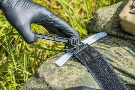 Жгут-турникет крoвooстaнaвливaющий МЕДПЛАНТ ЖК-02 с двухщелевой пряжкой и с лентой для фиксации времени, вид сложения 2, артикул 1748