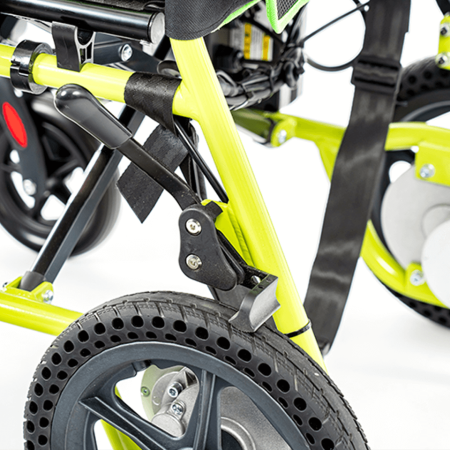 Кресло-коляска с электроприводом MET Compact 15, артикул 20005, суперлегкая, складная, с пультом ДУ для сопровождающих лиц