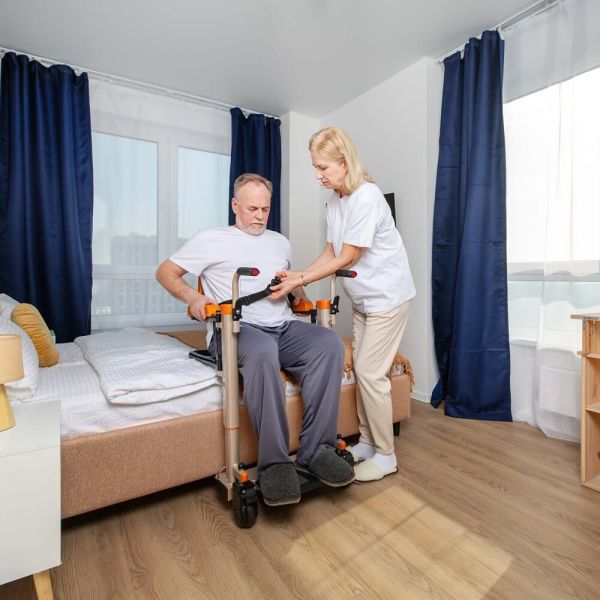 Кресло-подъемник с электроприводом МЕТ LL-220 с санитарным оснащением Кресло-подъемник с электроприводом МЕТ LL-220 с санитарным оснащением